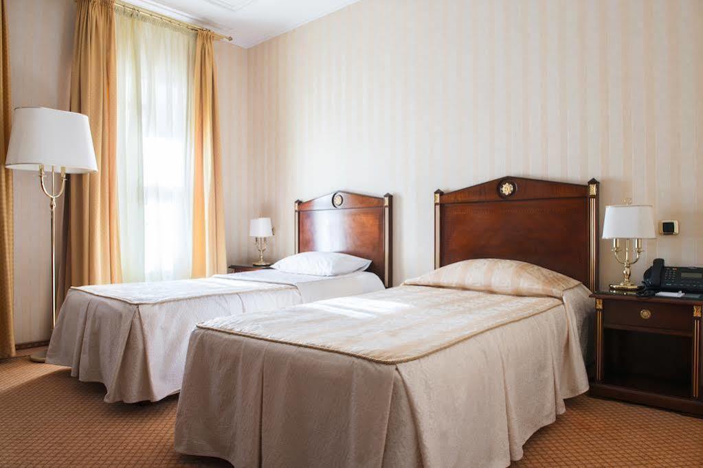 Optima Collection Podil Plaza Hotell Kiev Eksteriør bilde