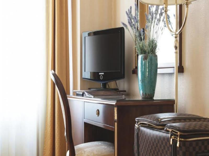 Optima Collection Podil Plaza Hotell Kiev Eksteriør bilde