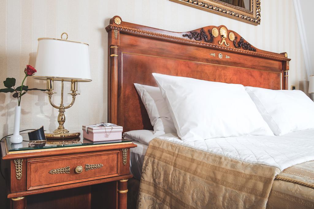 Optima Collection Podil Plaza Hotell Kiev Eksteriør bilde
