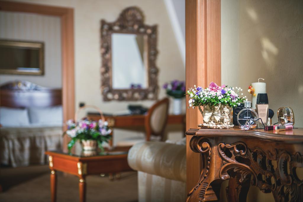 Optima Collection Podil Plaza Hotell Kiev Eksteriør bilde
